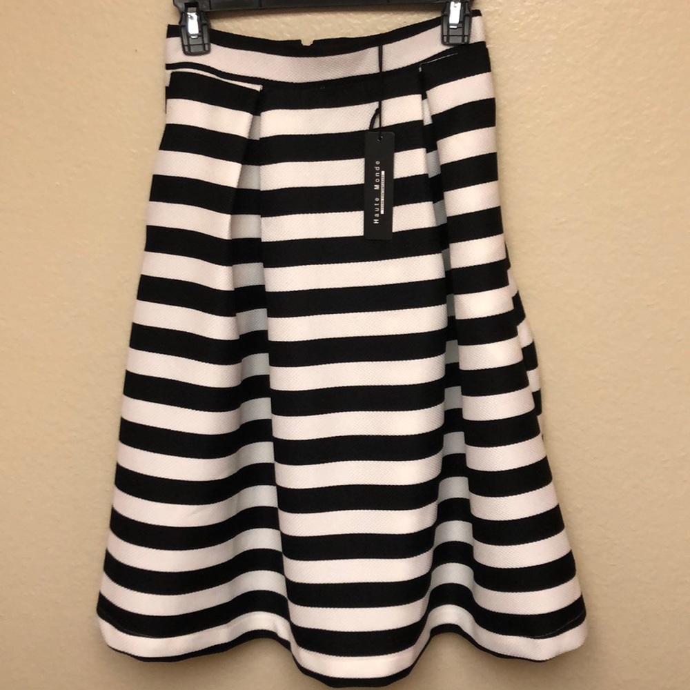 Haute Monde - knee length striped skirt w/ pockets